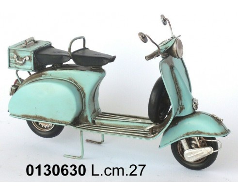 VESPA MODELLINO D'EPOCA IN METALLO LATTA CON RUOTA DI SCORTA E CASSETTA